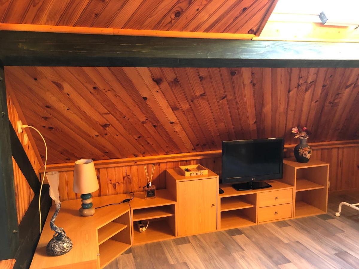 Appartement F1 Mansarde A 100M De La Plage, Proche De Arromanches Et Des Plages Du Debarquement Saint-Come-de-Fresne Ngoại thất bức ảnh