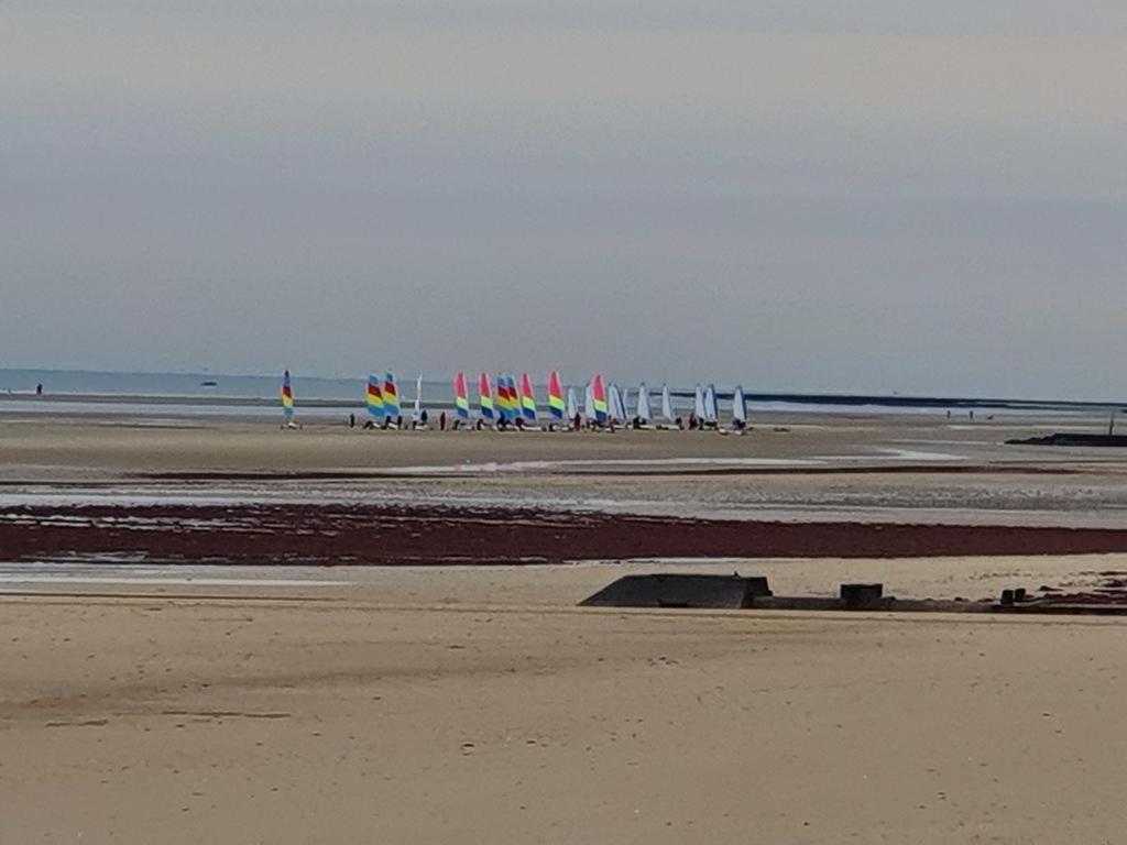 Appartement F1 Mansarde A 100M De La Plage, Proche De Arromanches Et Des Plages Du Debarquement Saint-Come-de-Fresne Ngoại thất bức ảnh